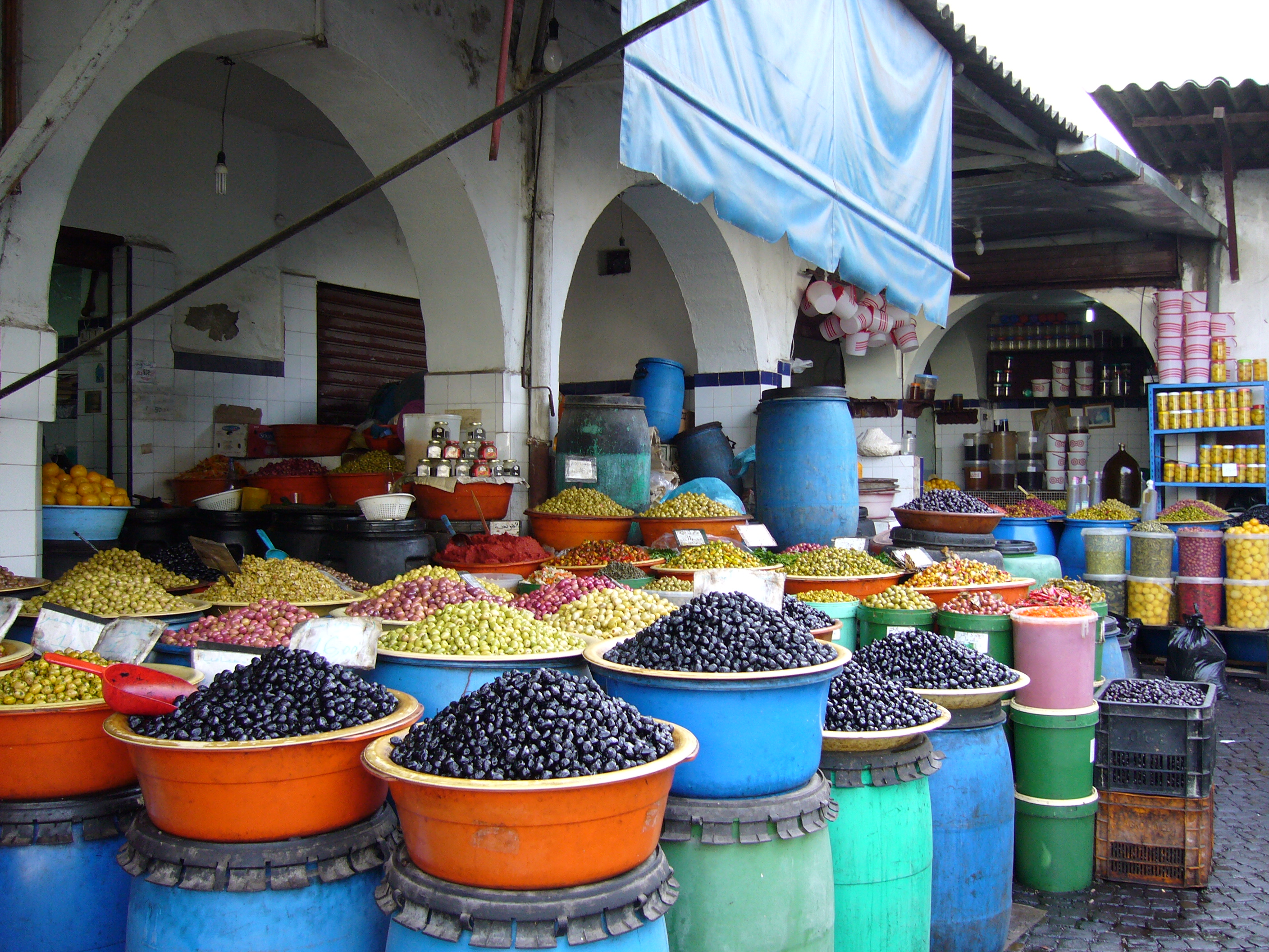 سوق الزيتون حي الأحباس أو الحبوس بالدار البيضاء