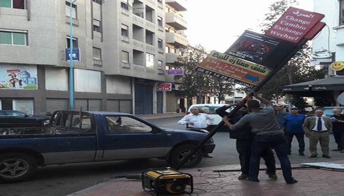 السلطات تشن حربا على لوحات الإشهار العشوائية بالجديدة