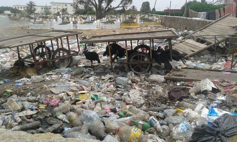 مقبرة مدينة بنسليمان.. أزبال منتشرة في كل مكان