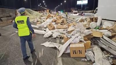  مصرع سائق إثر انقلاب شاحنة بالطريق السيار بين المحمدية والرباط

