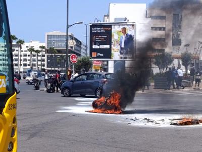 
النيران تلتهم دراجة نارية بمقاطعة الصخور السوداء بالدار البيضاء