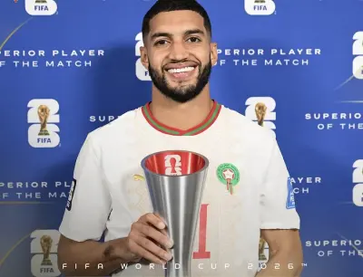 تتويج إسماعيل الصيباري بجائزة أفضل لاعب في مباراة المغرب و استكلندا

